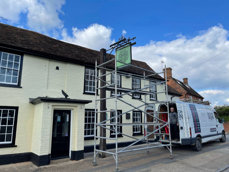 pub projecting signage