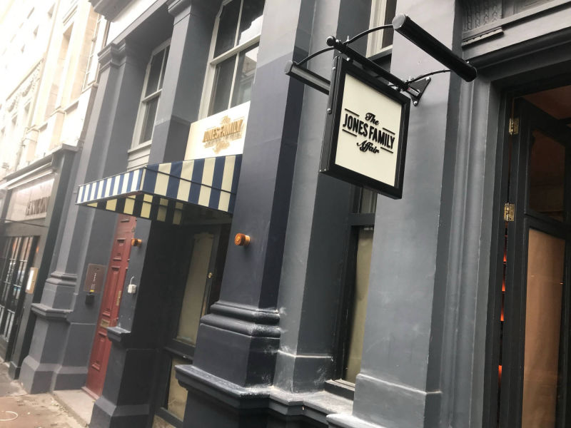 restaurant projecting signage 